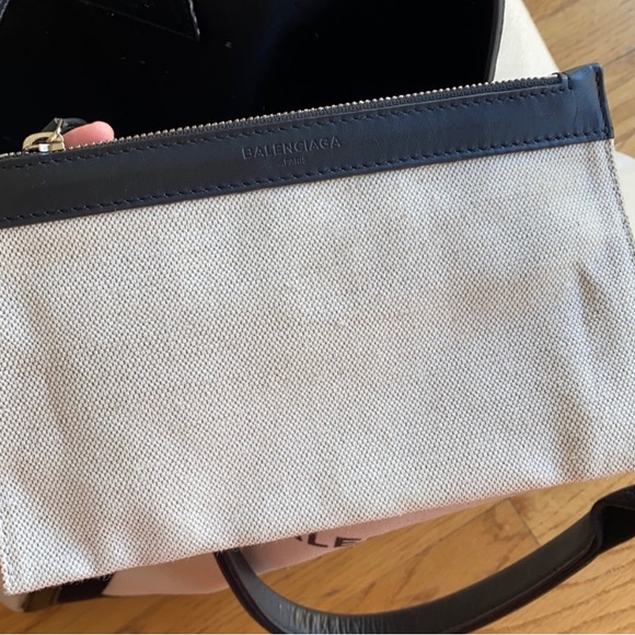 COPY - Balenciaga Tote - Picture 9 of 10